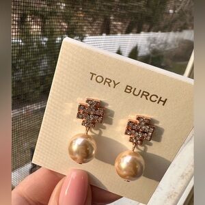Tory Burch NIB🚨 dangle earring with crystals and champagne pearl